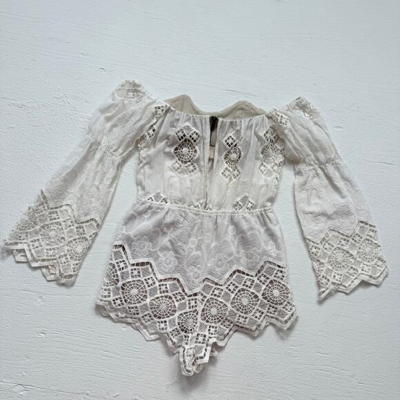 Stone Cold Fox Cream Lace Off Shoulder Romper, Size 1 (XS/S) - Picture 9 of 10